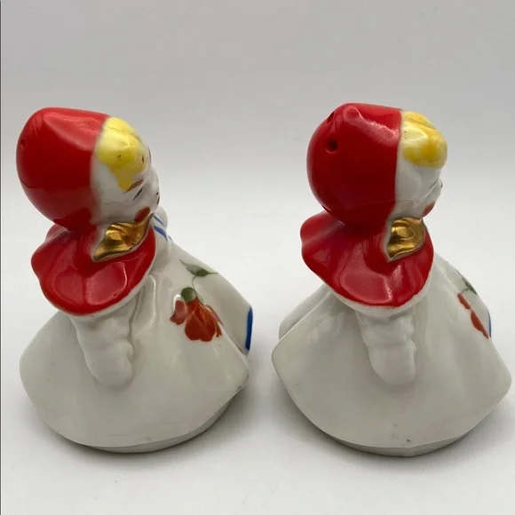 Vintage Hull Pottery Little Red Riding Hood Salt & Pepper Shaker Set of 2 - Picture 2 of 7